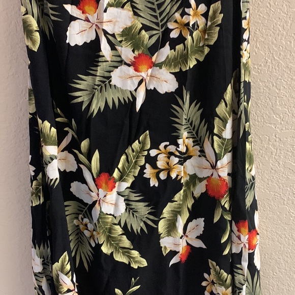 Hawaii print halter maxi, open front, cleavage!! - Picture 3 of 5